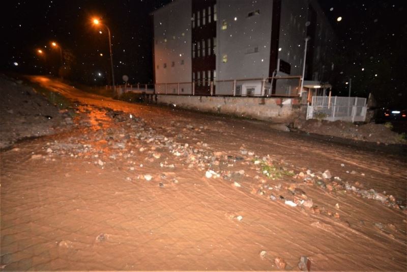 Afyon'da yoğun yağış etkili oldu