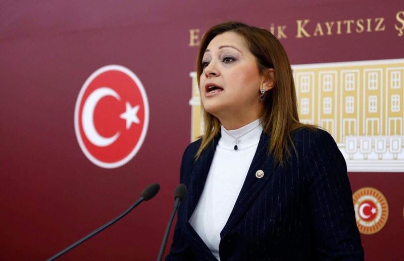 CHP Milletvekili Burcu Köksal, TBMM'de Yemin Etti