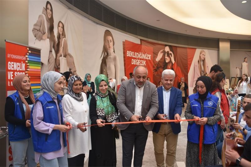 Afyon'da Gençlerin Sanat Eserleri Sergilendi!