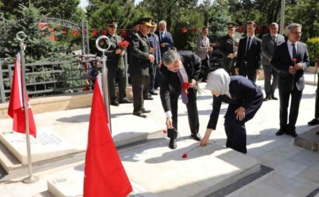 Afyonkarahisar’da 15 Temmuz Demokrasi ve Milli Birlik Günü dolayısıyla Şehitlikte Program düzenlendi