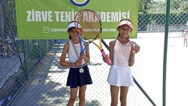 Afyonkarahisarlı Kardeşler Tenis Turnuvasında İkinci Oldu