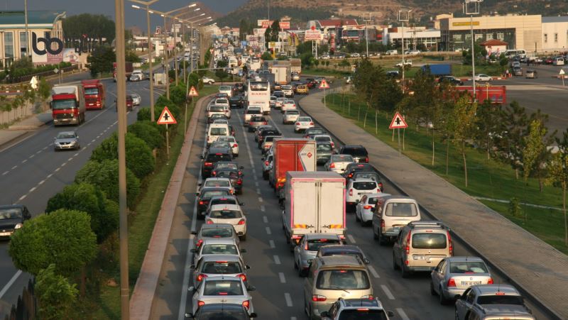 Afyonkarahisar'da Bayram Tatilinde Yoğun Araç Trafiği