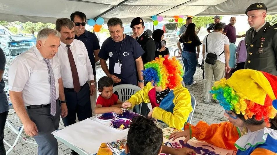 Dinar'da Heyecan Dolu Zafer Haftası: Eğlence ve Birlik Ruhuyla Açılış Yapıldı