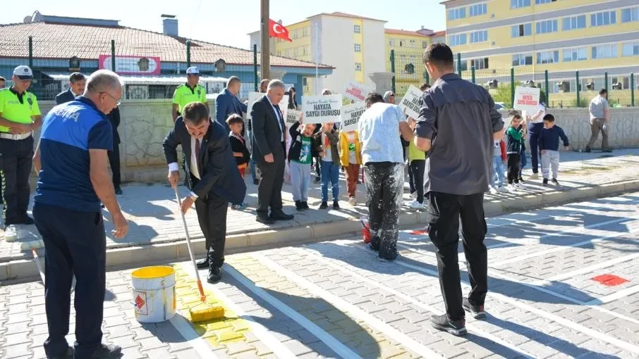 Dinar'da trafikte yaya önceliğine dikkat çektiler