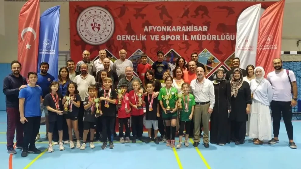 Afyonkarahisar'da dereceye giren sporcular ödüllerini aldı