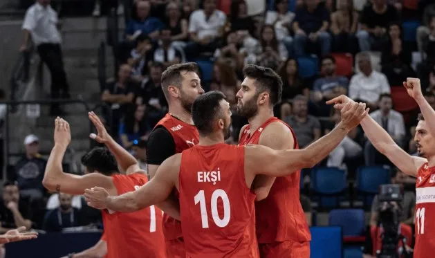 A Milli Erkek Voleybol Takımı, CEV Avrupa Şampiyonası D Grubu'ndaki 5. ve son maçında ev sahibi İsrail'i 3-0 yenerek son 16 turuna yükseldi.