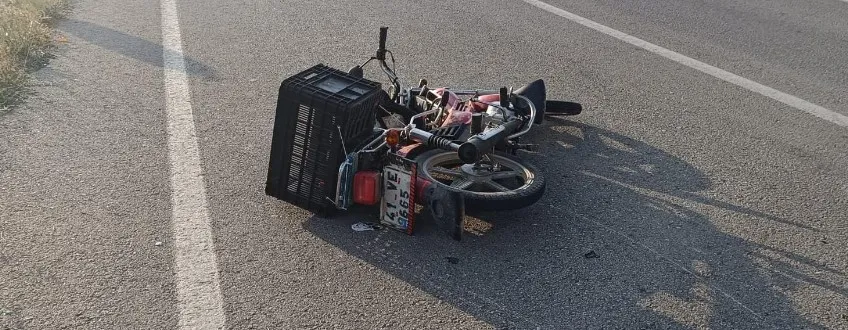 Afyonkarahisar’da, Kayıhan Belediye Başkanı Ömer Şahin'in kullandığı makam aracının çarptığı motosikletin sürücüsü yaralandı.