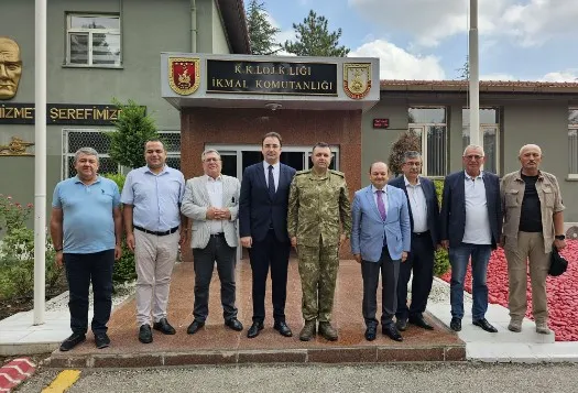 Afyon Gazeteciler Cemiyeti yöneticileri Afyonkarahisar İkmal ve Garnizon Komutanı Tuğgeneral Numan Yöner’e hayırlı olsun ziyaretinde bulundular.