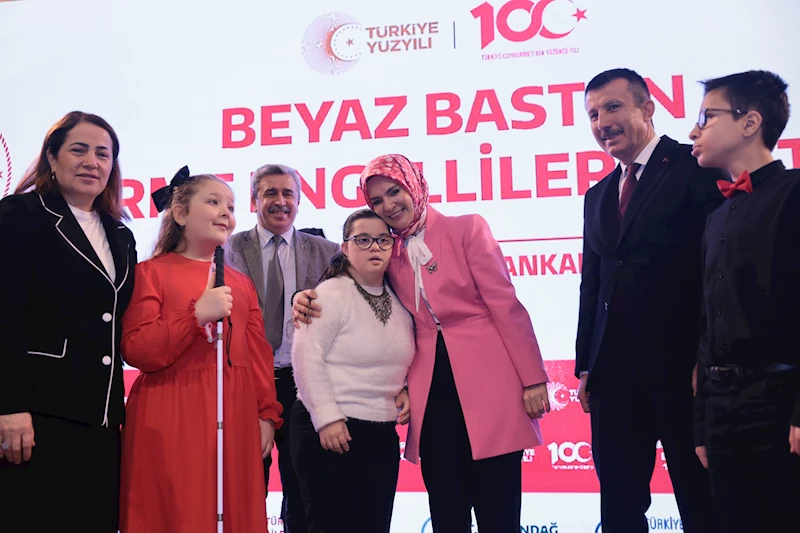 Aile ve Sosyal Hizmetler Bakanı, Görme Engellilerin Topluma Katılımını Destekliyor