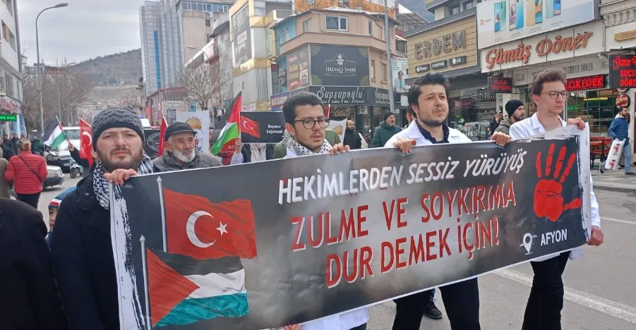 Hekimler ve Sağlık Çalışanları Terör Soykırım ve İşgale Karşı Yürüyor!