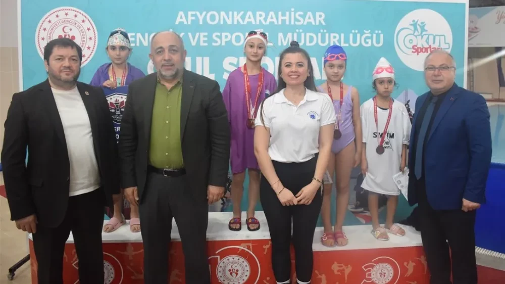 Afyon'daki genç yetenekler ödüllerini aldı