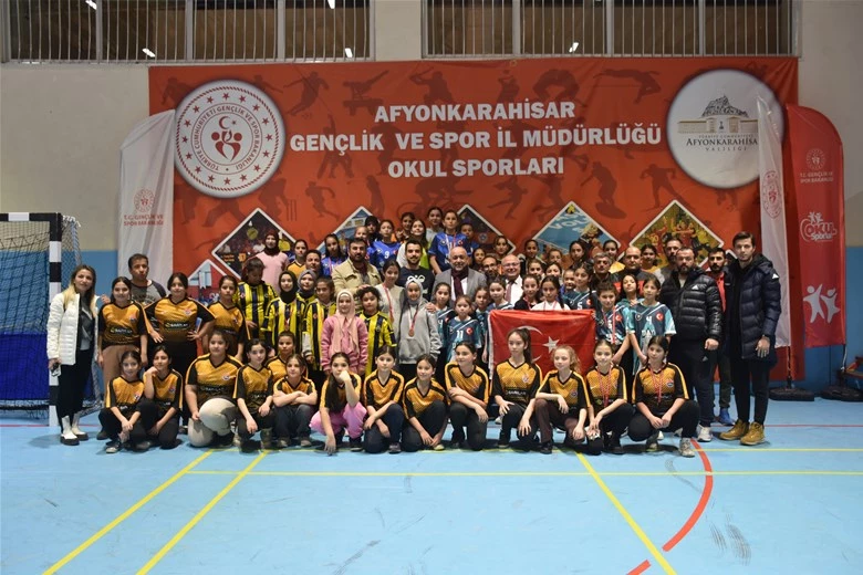 Okul Sporları Bilek Güreşi Müsabakaları Çiğiltepe Spor Salonu'nda Heyecan Dolu Geçti