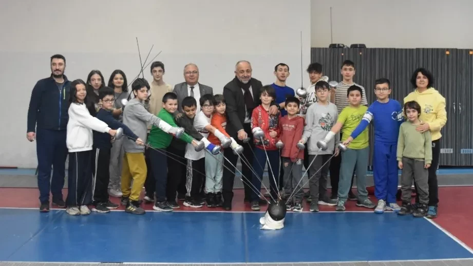 Afyon'da gençler tatillerini dolu dolu geçiriyor