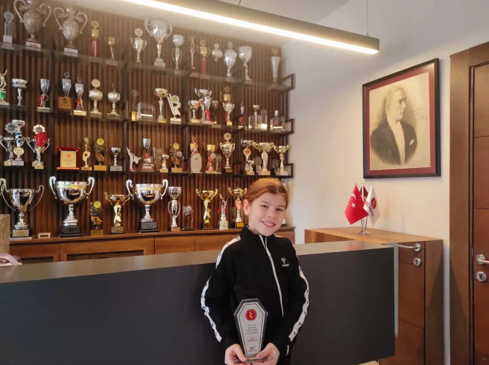 Hafsa Zehra Çınar ve İsmail Doruk Kocagöz, Tenis Sahnesinde Parlıyor