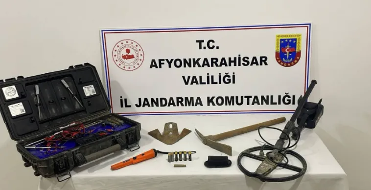 JANDARMA DEFİNECİLERİ KISKIVRAK YAKALADI