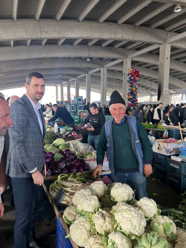 İYİ Parti Adayı Alper Yağcı, Afyonkarahisar'da esnafla buluşuyor.