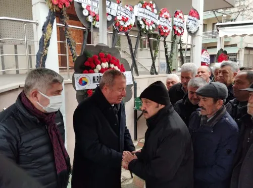 Milletvekili Av. Hakan Şeref Olgun’un vefat eden babası Ali Olgun’un (86) cenazesi memleketi Çay ilçesinde toprağa verildi.