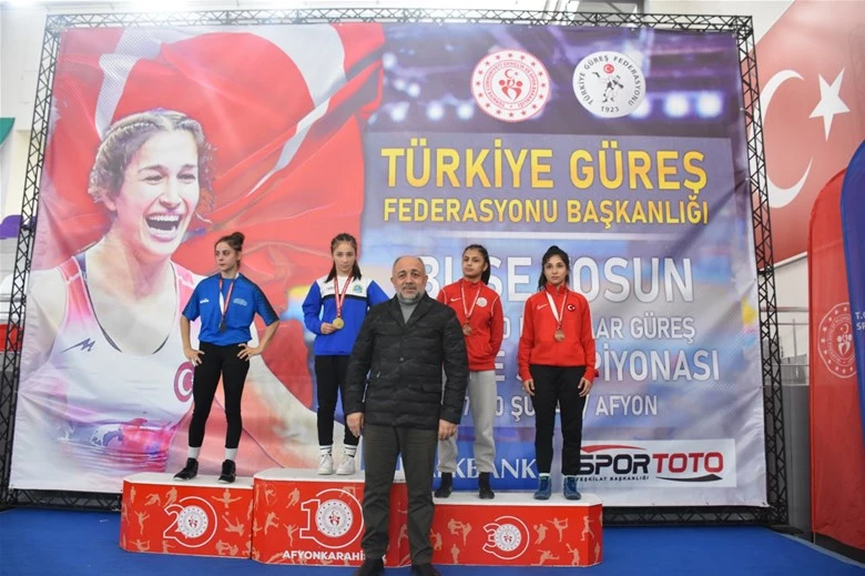 U-17 Buse Tosun Türkiye Güreş Şampiyonası'nda Şampiyonlar Belli Oldu