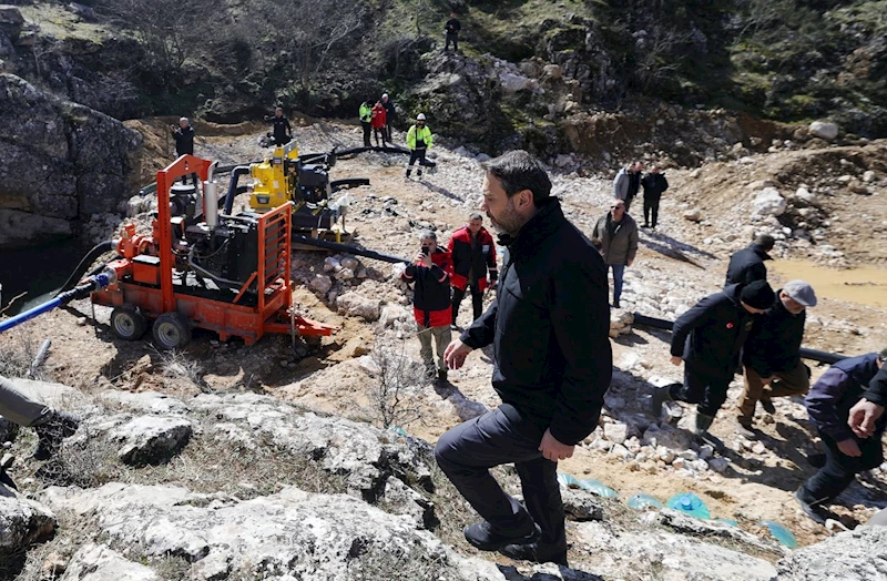 Heyelanın etkisindeki bölgede toparlanma çalışmaları hız kesmeden sürüyor