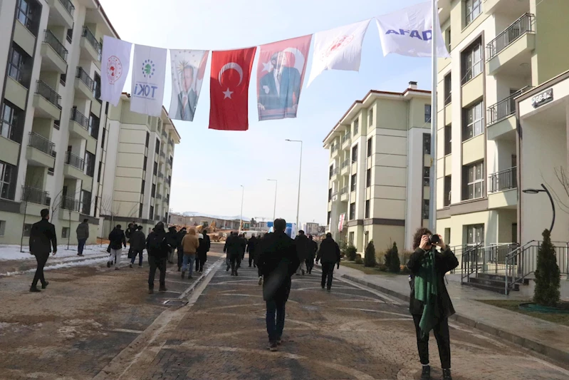 Malatya'da meydana gelen deprem bölgesine basın gezisi düzenlendi.