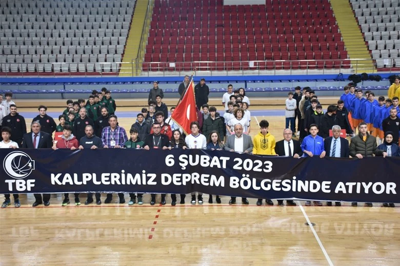 Afyonkarahisar'da Basketbol U-14 2.Bölge Şampiyonası Açılış Seremonisiyle Başladı