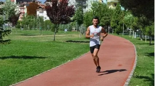 Ünlü maratoncudan Başkan Uluçay’a koşa koşa destek