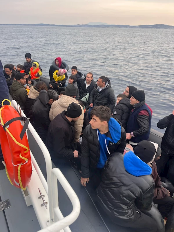 İzmir Sahil Güvenlik, Yunanistan Unsurları Tarafından Geri İtildiği Belirtilen 25 Göçmeni Kurtardı