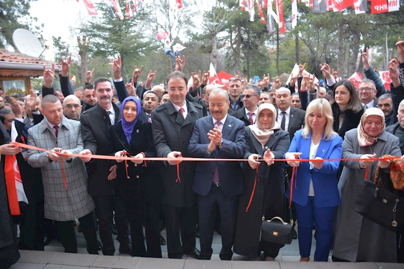 Afyonkarahisar'da MHP'nin Seçim Koordinasyon Merkezi açılışı büyük ilgi gördü.