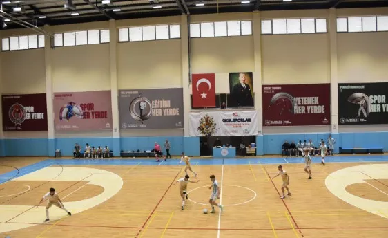 Futsal grup müsabakaları başladı