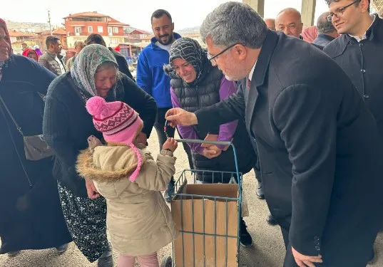 AK Parti Afyonkarahisar Milletvekili Ali Özkaya, 31 Mart Seçimleri nedeniyle partisinin adayları için sahadan ayrılmıyor.