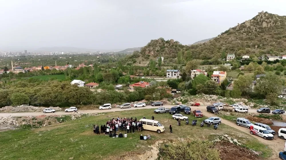 “200 adet meyve fidanını çöp ve moloz dökülmesini engellemek için diktik”