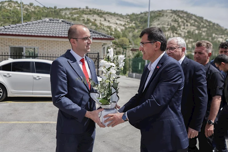 Kütahya'da Belediye Başkanı Sokak Hayvanlarının Refahını Ziyaret Etti