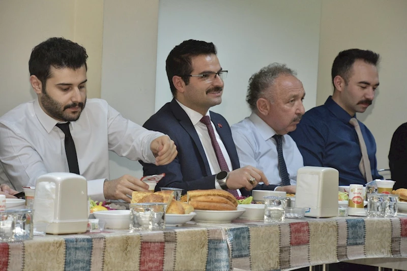 Şuhut Kaymakamı Harun Reşit HAN, Şuhut Devlet Hastanesi'nde iftar programında buluştu.