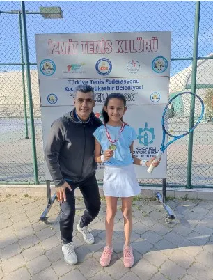 Afyonkarahisarlı Tenis Yeteneği Ela Naz Kaya, Kocaeli'ndeki Turnuvada Zafer Kazandı