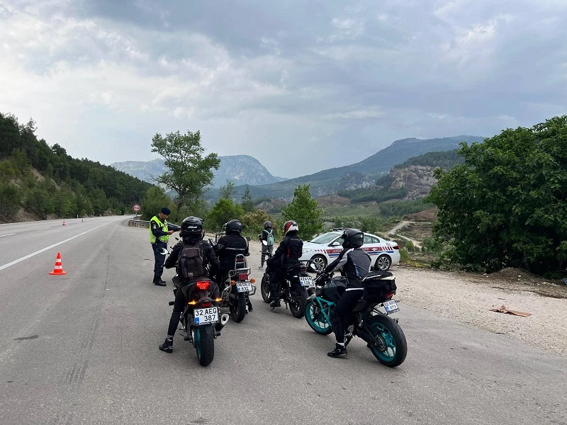 Burdur İl Jandarma Komutanlığı Trafik Güvenliği Faaliyetlerini Sürdürüyor