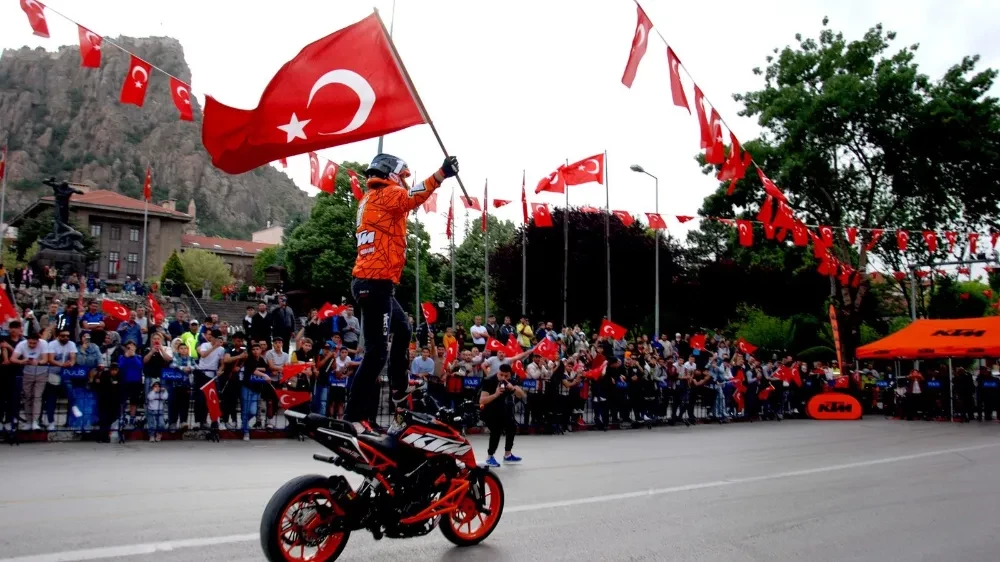 AFYONKARAHİSAR'DA 19 MAYIS KAPSAMINDA NEFES KESEN PROGRAM