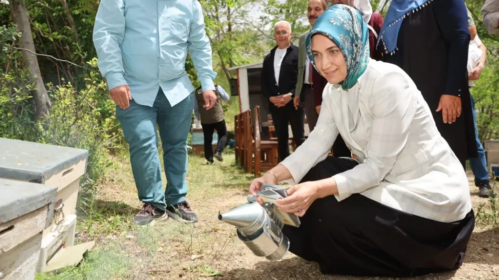 Afyon Valisi Yiğitbaşı, Arıcılara Varroa Mücadelesi İçin İlaç Dağıttı