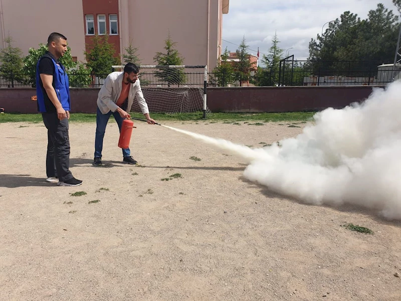 Ihsaniye Anadolu Lisesi'nde Gerçekleştirilen Afet Farkındalık Eğitimi