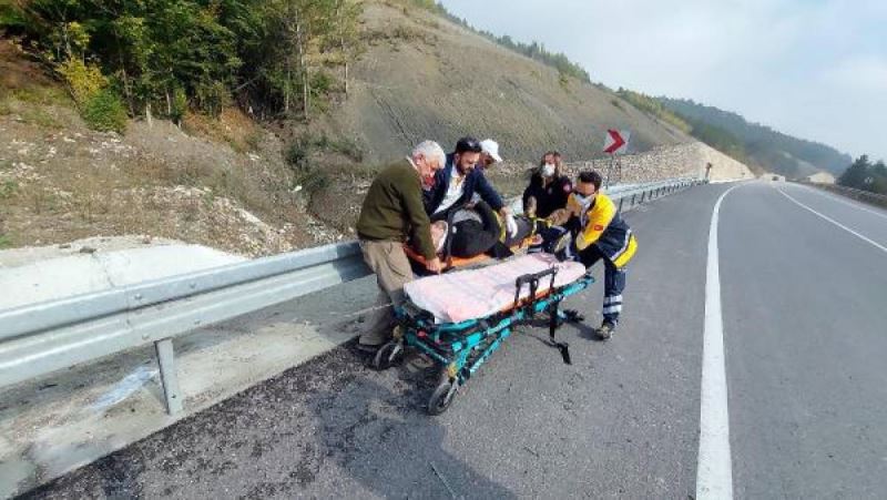 Bariyeri asan otomobil, menfez yanina düstü; babanin kalbi durdu, oglu yaralandi