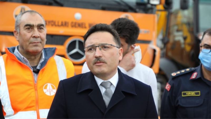 Vali Çiçek Köroglu Beli’nde Karla Mücadele Çalismalarini Inceledi