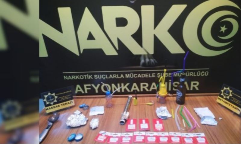 NARKOTIK SOKAKSATICILARINI KISKIVRAK YAKALADI