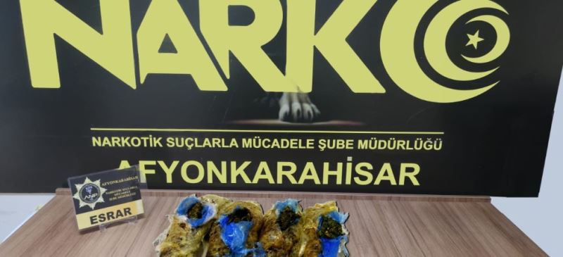 Afyonkarahisar'da uyusturucu operasyonunda iki zanli yakalandi