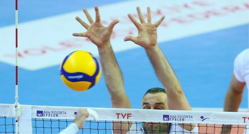 Voleybolda AXA Sigorta Efeler Ligi'nin 27. haftasi yapilan 7 maçla tamamlandi.