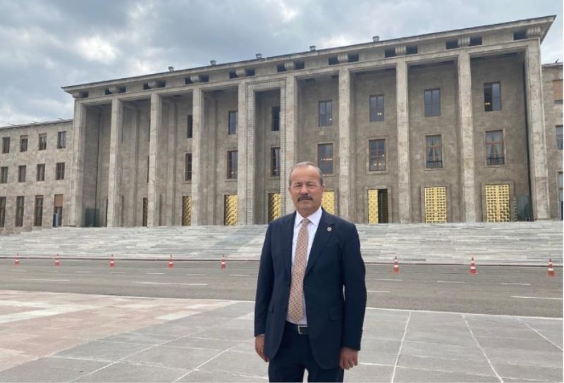 15 Temmuz gecesi, demokrasiye pranga vurulmak, darbe indirilmek istenmistir.