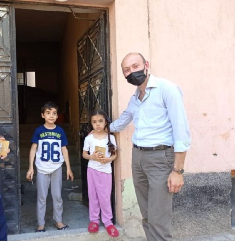 Afyon Ocak Türkmen çocuklarinin bayram öncesi yüzlerini güldürdü.