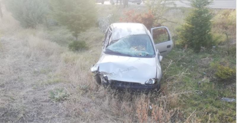 Afyon'da toprak yola giren araç kaza yapti!