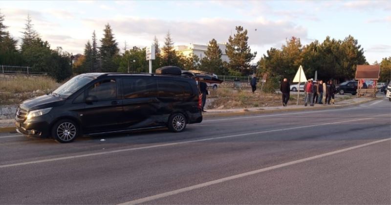 Ak Parti  Afyonkarahisar Il Baskani Hüseyin Ceylan Trafikkazasi Kazasi Geçirdi.