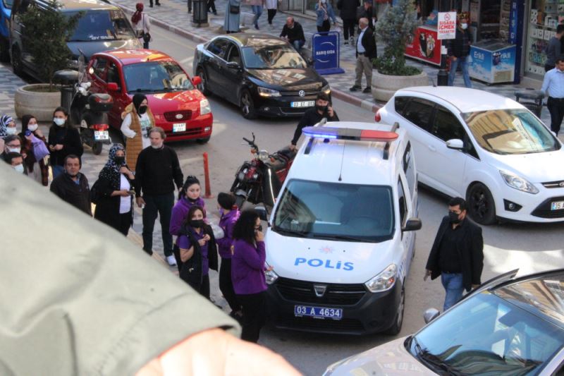 BOMBA IHBARI YAPILAN ÇANTA  FÜNYE ILE PATLATILDI.