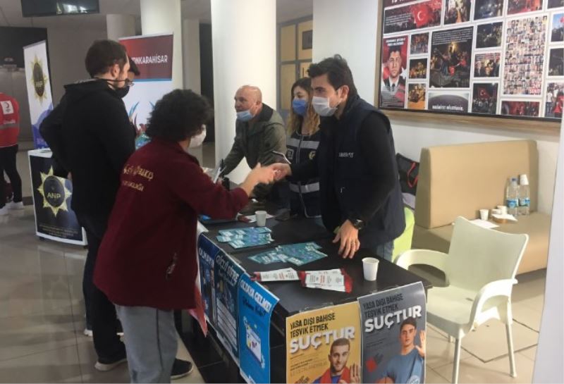 Emniyet Müdürlügünden  SIBERAY projesi kapsaminda Üniversitelerde stant Açildi.