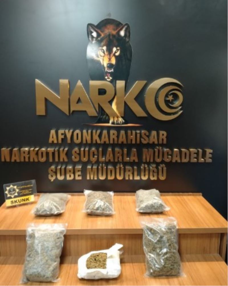 Durdurulan Araçta 3 kg skunk maddesi ele geçirildi.